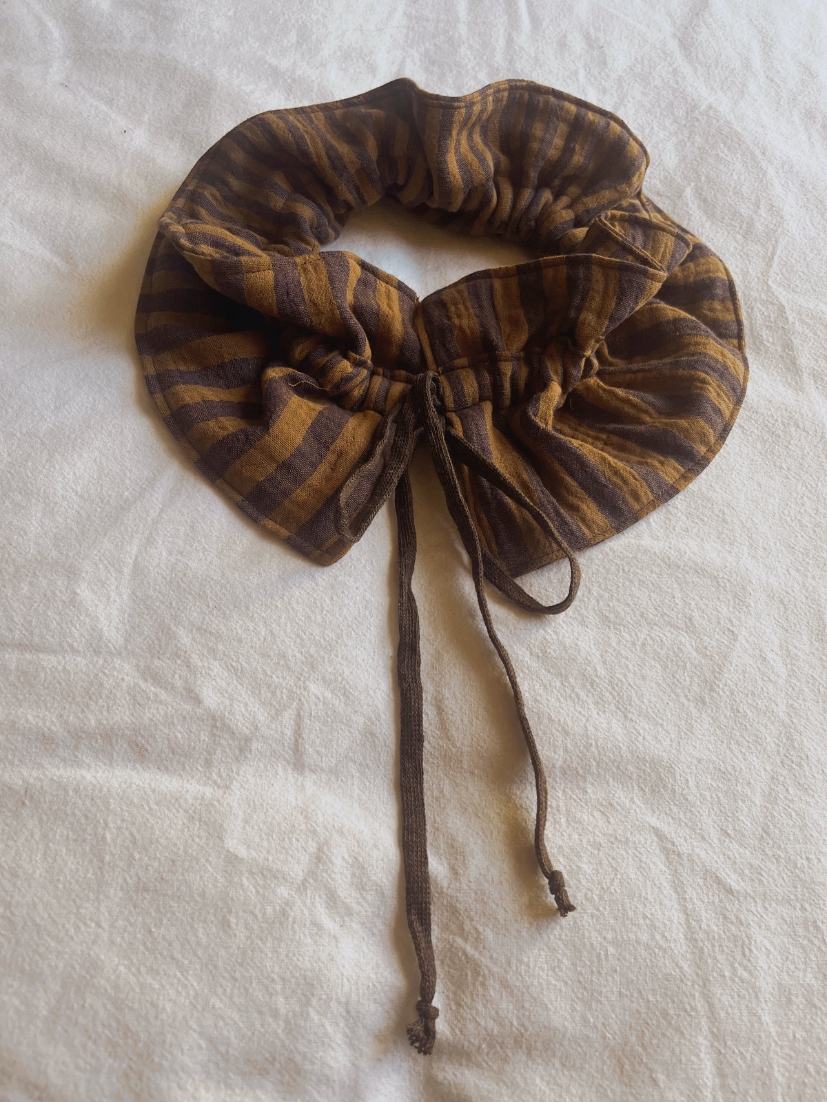 Anouk reversible brown ruffle stripe collar