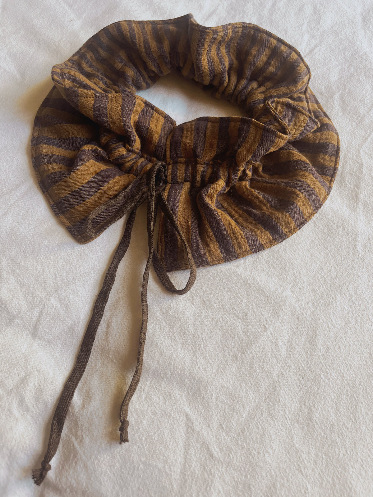 Anouk reversible brown ruffle stripe collar