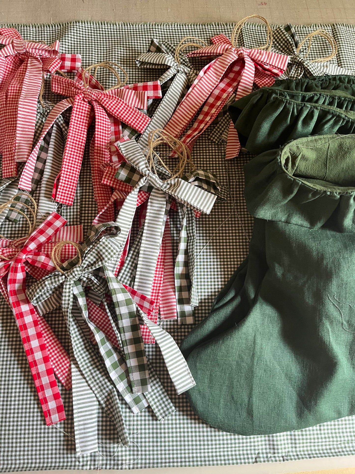 Green Christmas tree bow