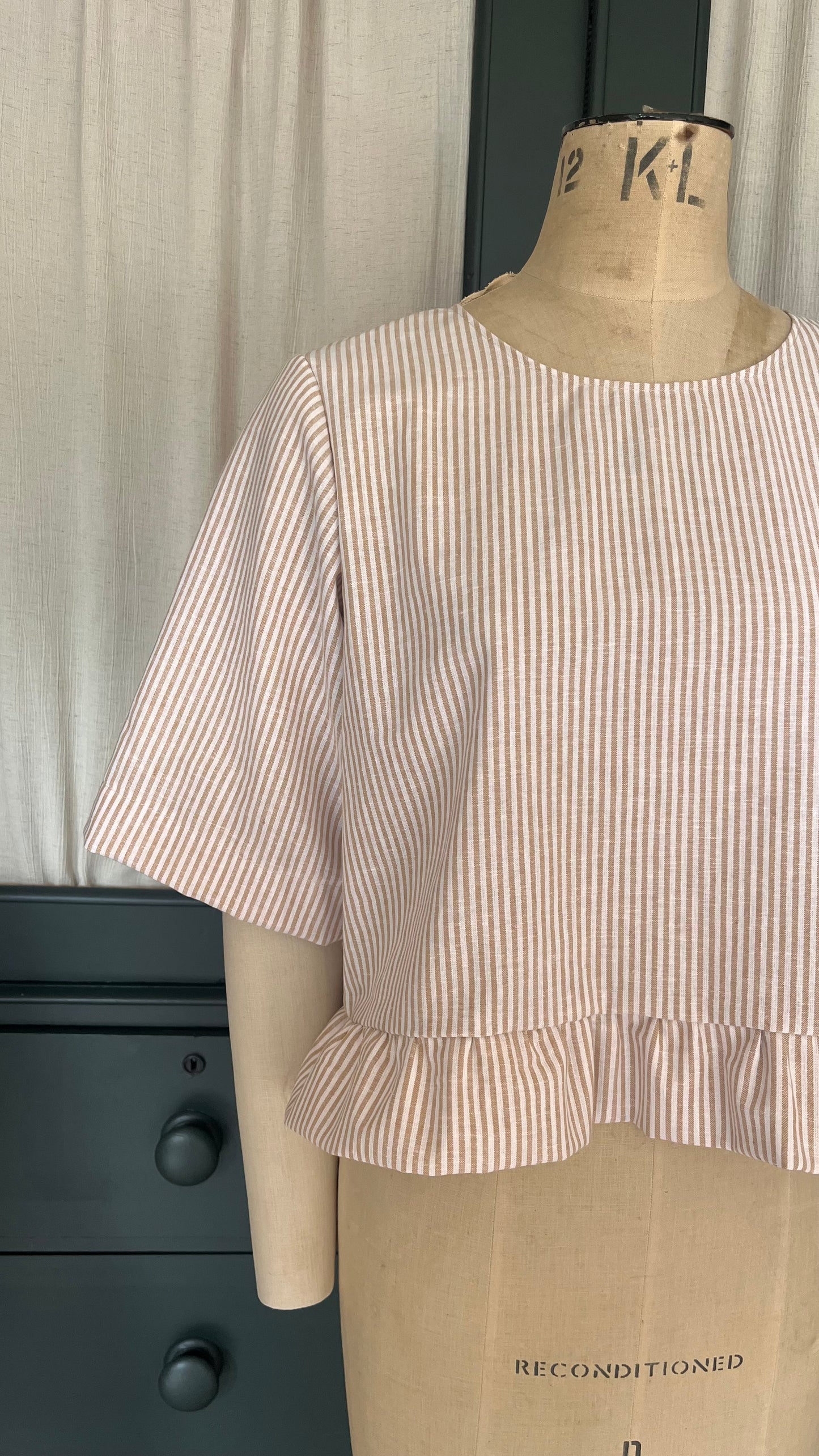 Hetty frill top | peach linen stripe