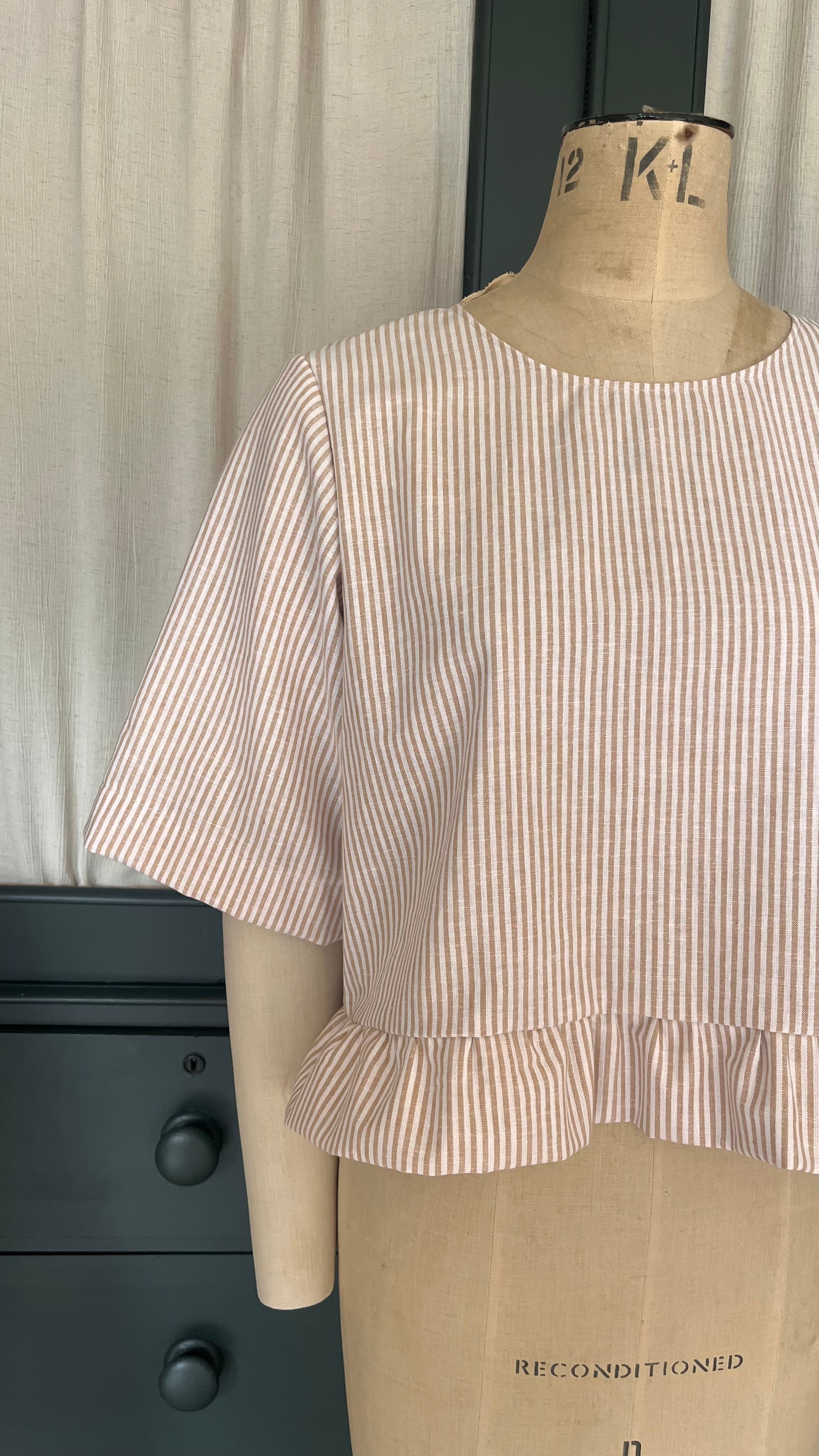 Hetty frill top | peach linen stripe