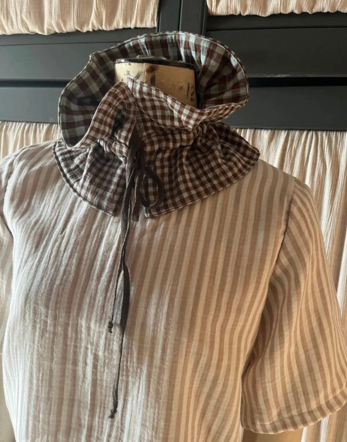 Anouk reversible Turquoise| brown ruffle gingham collar