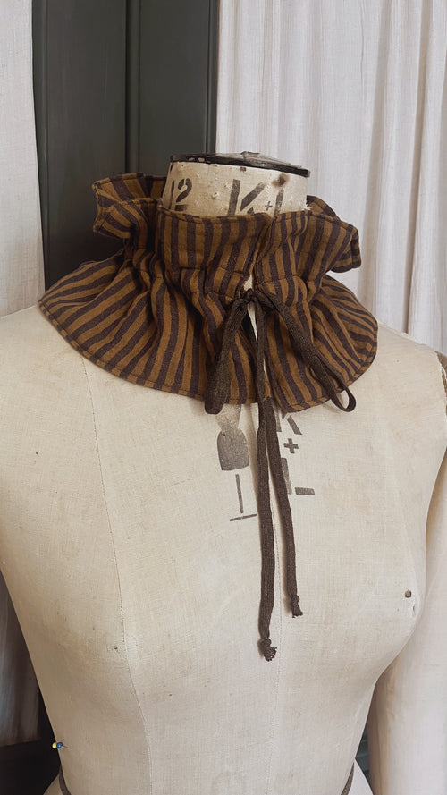 Anouk reversible brown ruffle stripe collar